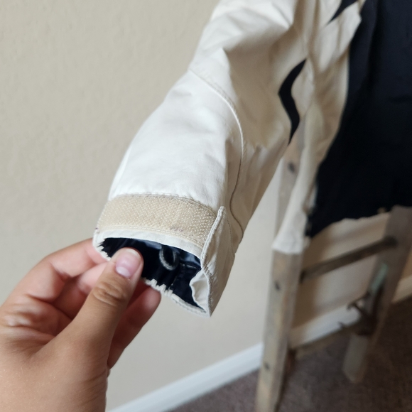 The North Face Kids Hyvent Windbreaker Jacket Black & White- Size Large - Picture 3 of 7